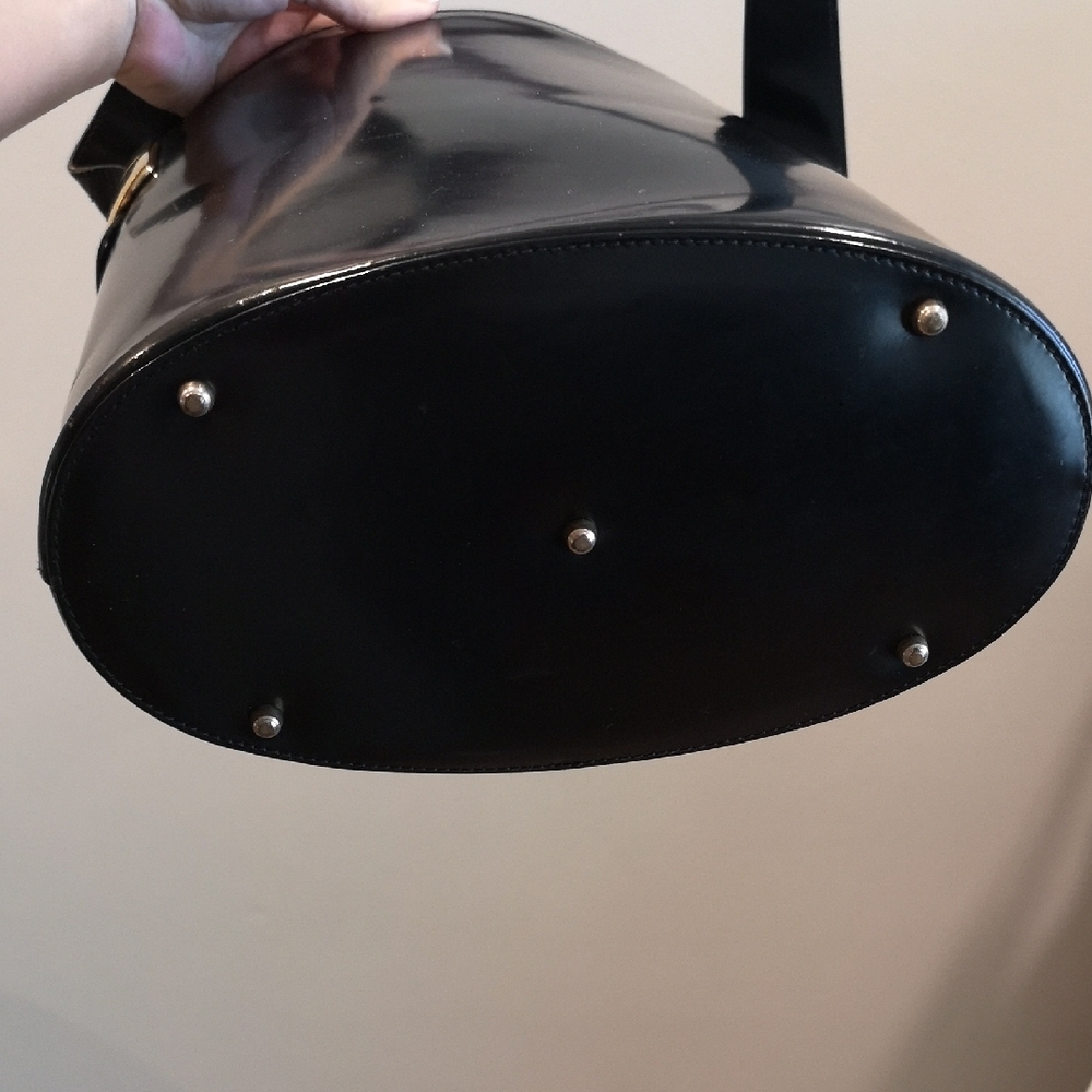 Gucci Black Patent Bucket Shoulder Bag with Gold Hardware - Picture 8 of 12